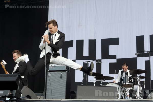 THE HIVES - 2018-06-17 - BRETIGNY-SUR-ORGE - Base Aerienne 217 - Main Stage - Per Almqvist - Arne Christian Jääskeläinen - Karl Johan Marcus Gustavsson